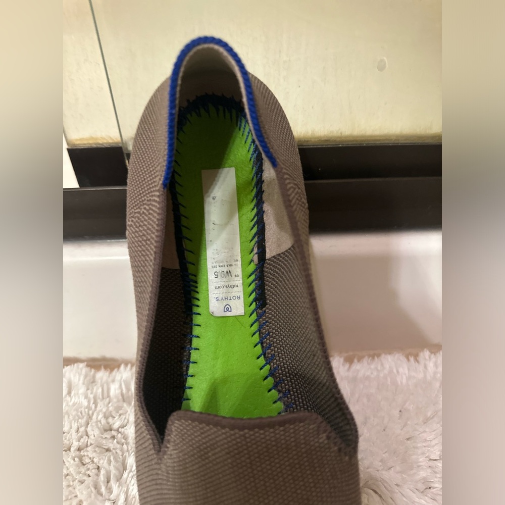 Worn well but good condition, looking to change out for different styles.